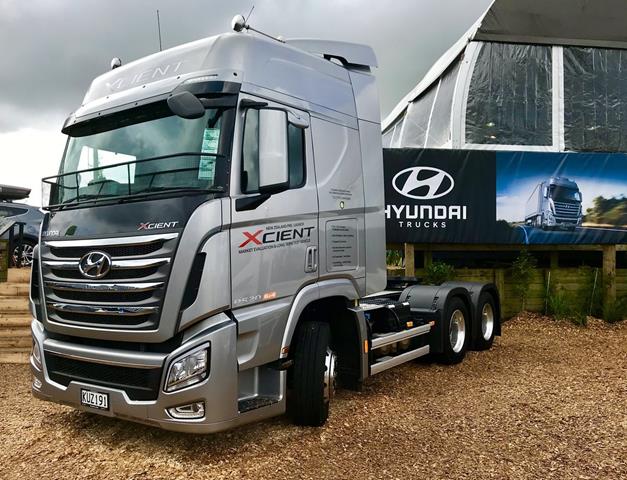 Hyundai Xcient 2 cầu | Giá Đầu Kéo Hyundai Xcient Hàn Quốc