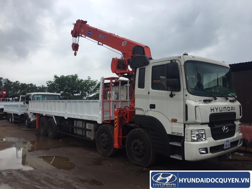 Xe tải Hyundai HD320 4 chân gắn cẩu Atom 12 tấn 1205