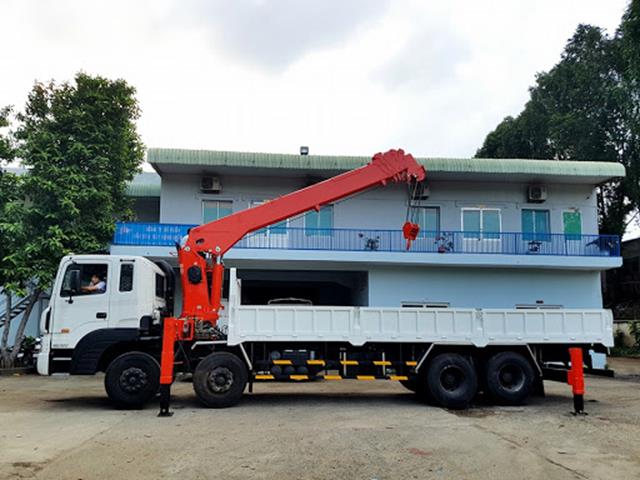 XE TẢI 4 CHÂN HYUNDAI HD320 GẮN CẨU 7 TẤN KS2056