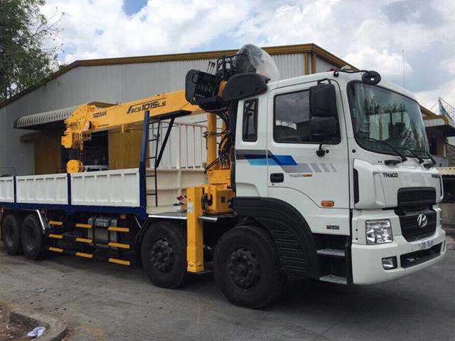 XE TẢI HD320 4 CHÂN GẮN CẨU SOOSAN 10 TẤN SCS1015LS