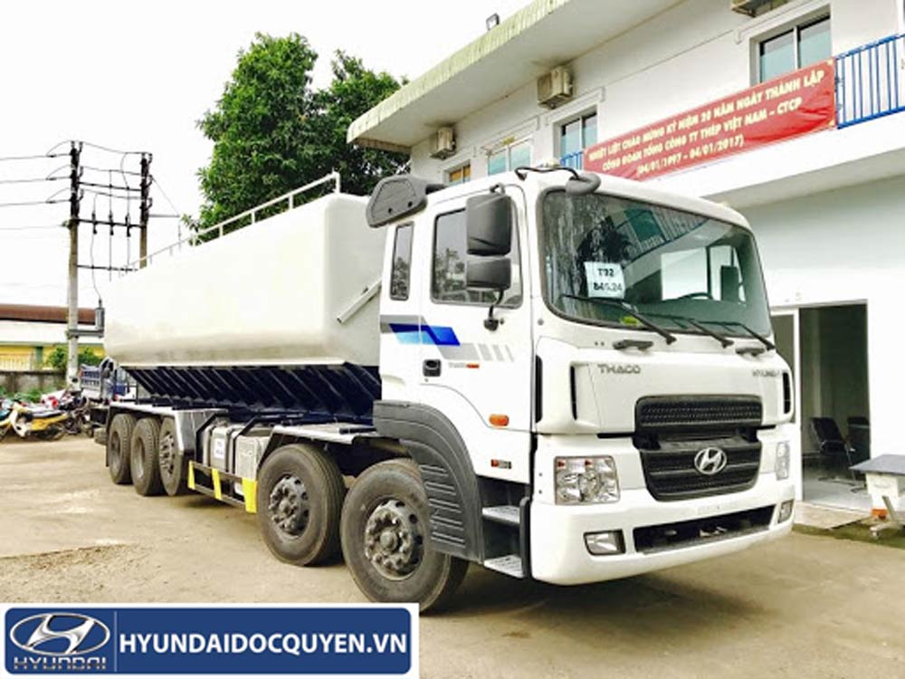 XE CHỞ THỨC ĂN GIA SÚC 5 CHÂN HYUNDAI HD360